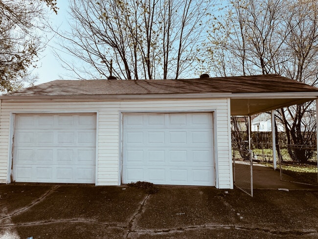 Two Car Garage - 1051 Tennessee Ave