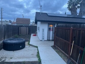 Building Photo - 125 N Walnut Ave