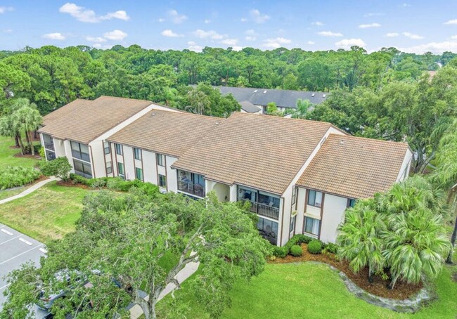Building Photo - 2114 SW Silver Pine Way