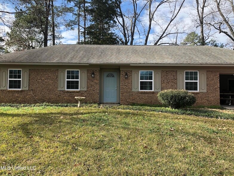 Primary Photo - 47 Woodgate Dr