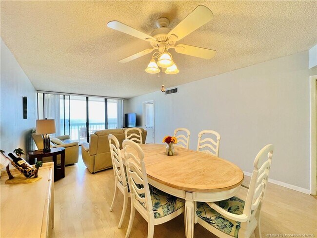 Foto del edificio - 9940 S Ocean Dr