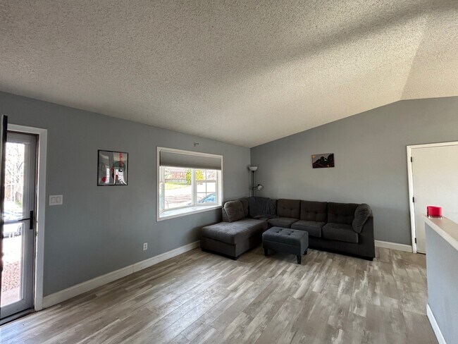 Foto del edificio - 7495 Woodstock St