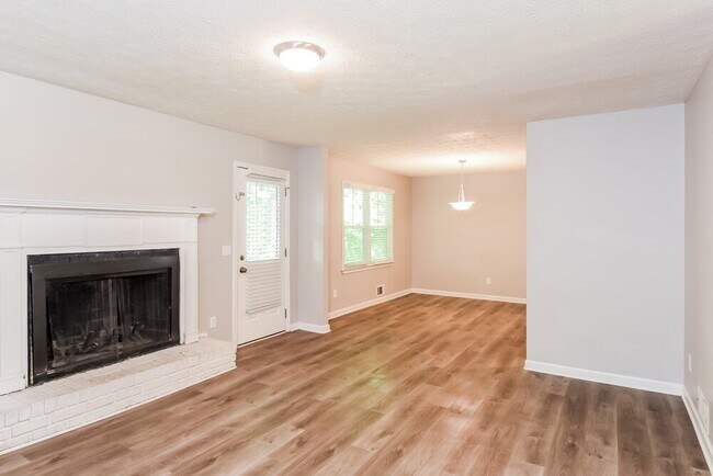 Foto del edificio - 1738 Pierce Arrow Pkwy