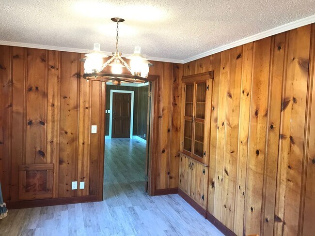 Foto del edificio - Spacious 3-Bedroom Home in the Heart of Baxter | Basement + Wrap-Around Driveway