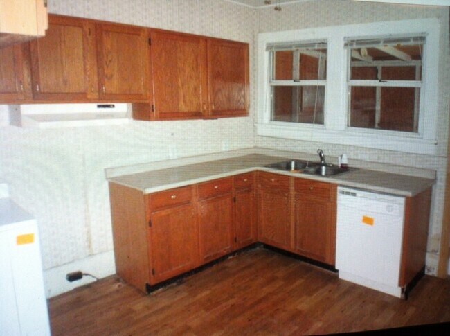 Foto del edificio - 3 Bed, 1 bath