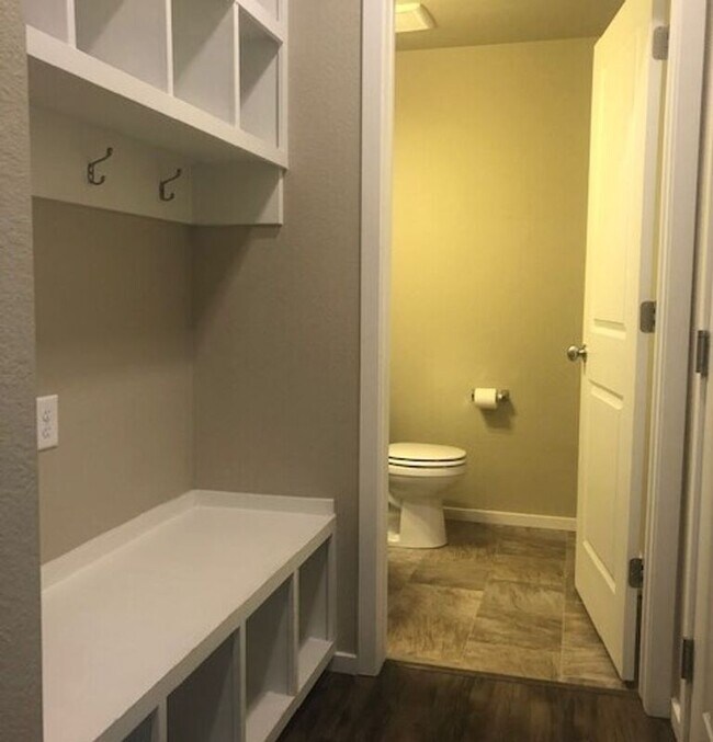 Building Photo - 2220 Shandy St