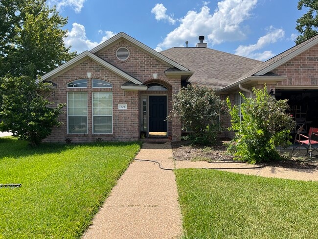 Building Photo - 304 Gleeson Ct