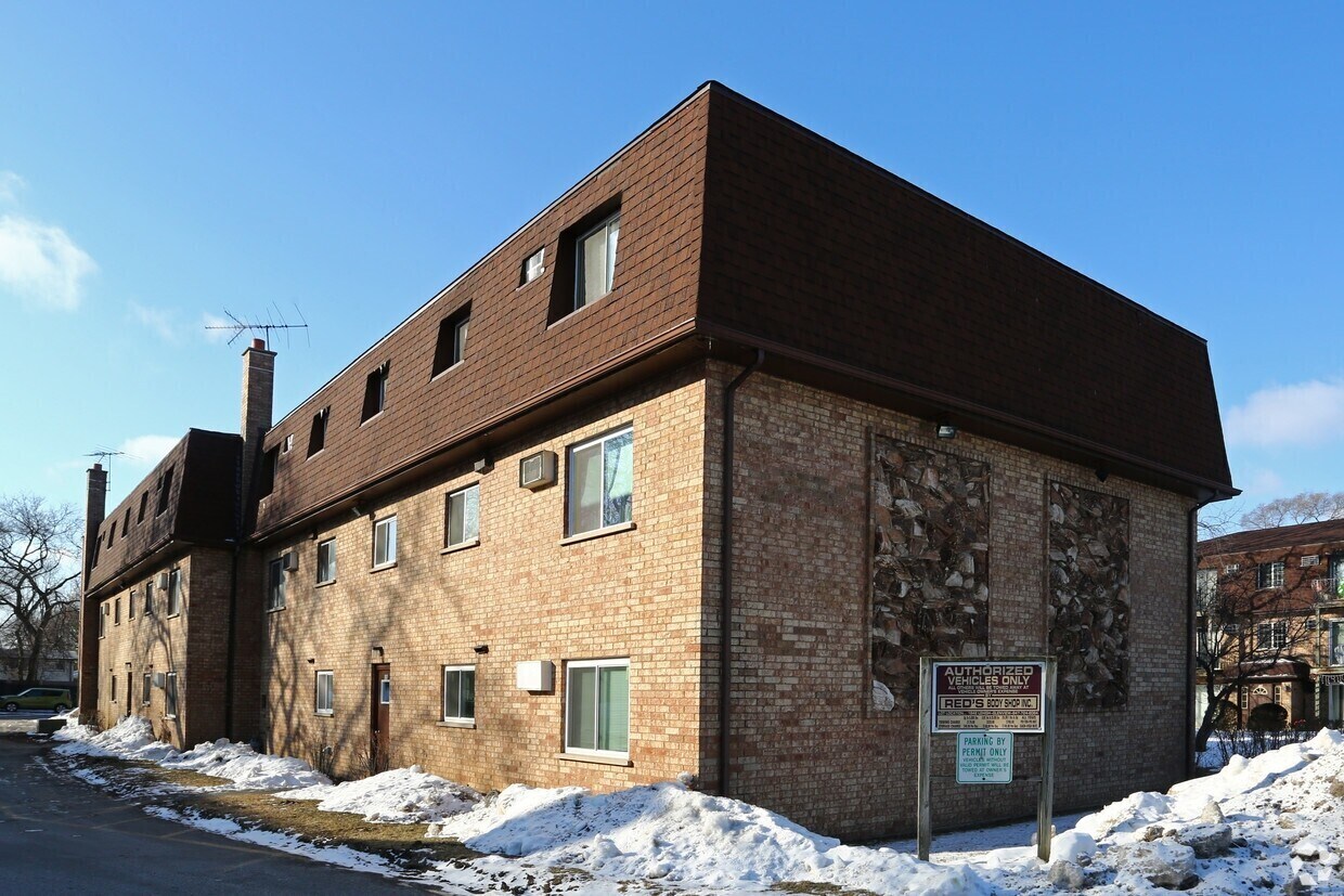 Primary Photo - 99-123 E Dundee Rd