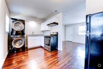 Building Photo - 5537 Cavalcade St