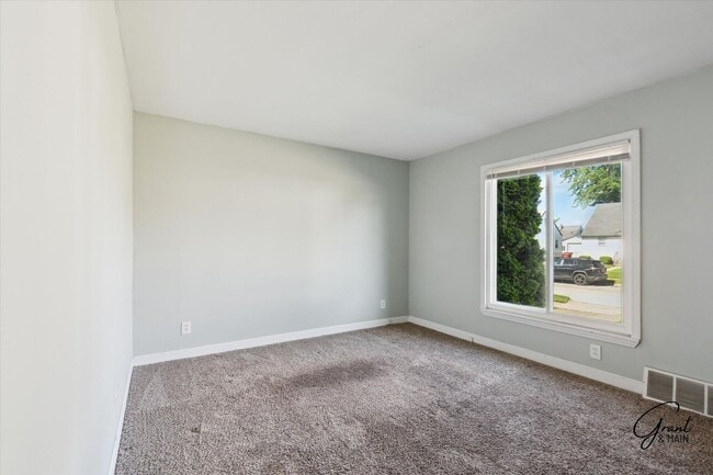 Building Photo - $1400 3 bedroom bungalow