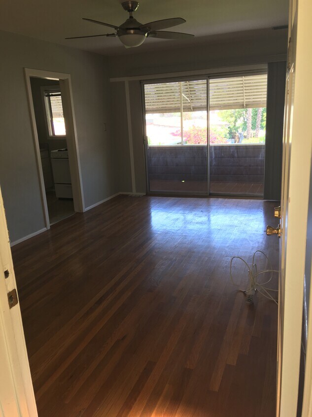 Living Room with sliding door to the Patio - 1108 S Olive Ave