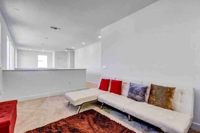 Building Photo - 3606 Damora Ave