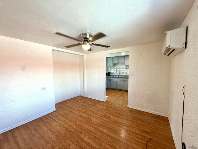 Building Photo - 1181 W 8th Pl