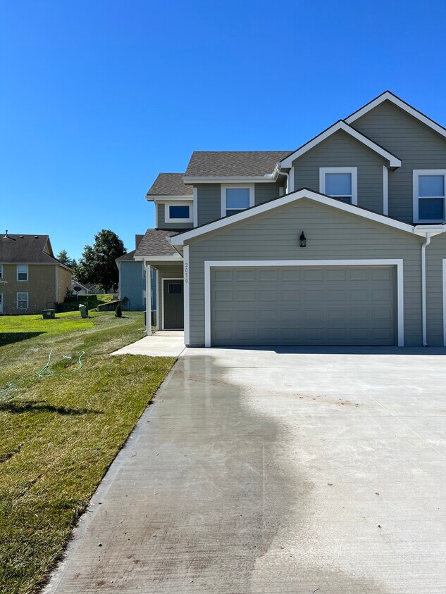 2030 Country View Ct, Tonganoxie, KS 66086 House Rental in Tonganoxie