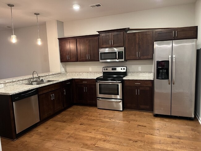 Building Photo - Cozy and Convenient Condo Living at Cambridge Condos in Gallatin, TN - 1192 sq ft Unit Available!