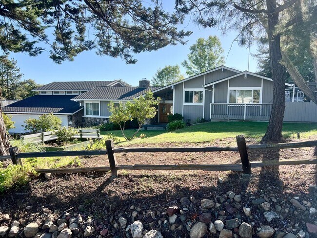 Foto del edificio - Almaden Valley Ranchette on 1+ Acre | Pool, Horse Property & Views