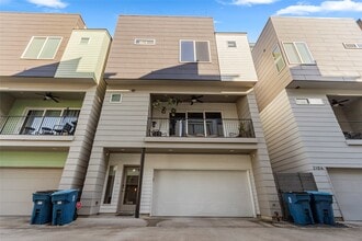 Building Photo - 2104 Dennis St