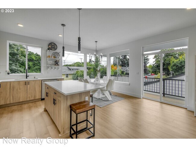Building Photo - 3 br, 2.5 bath House - 6511 N Boston Ave
