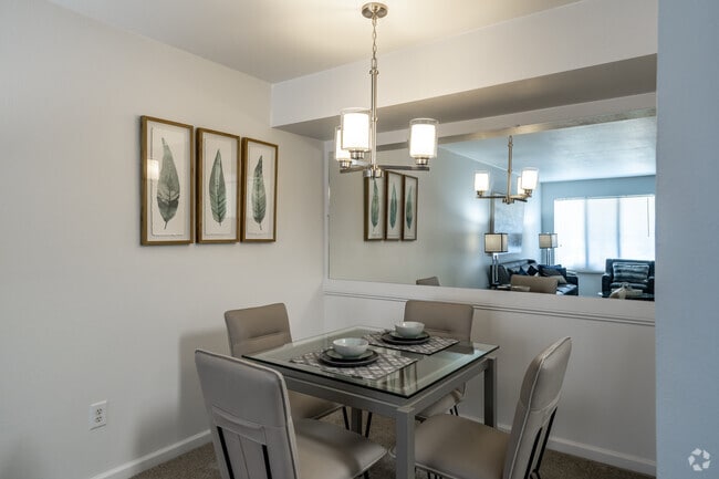 1BR, 1BA - 745SF - Coventry Lower - Dining Area - Laurel Valley