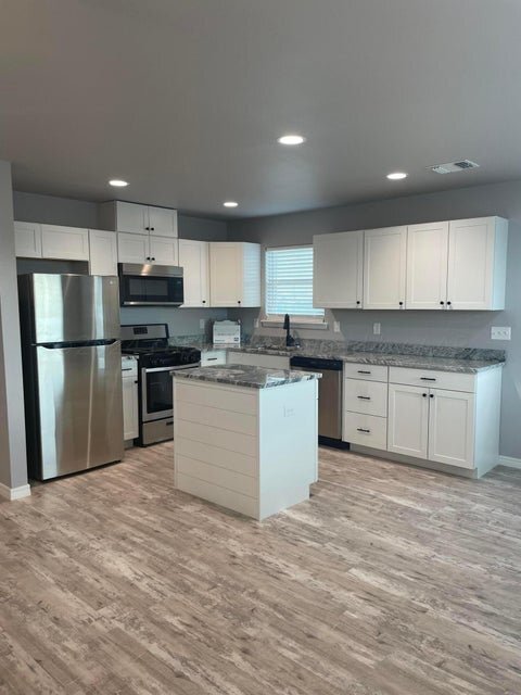 Foto del edificio - 14507 Periwinkle Dr