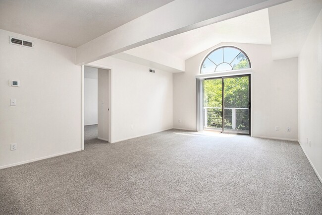 Building Photo - Pine Knoll Apartments