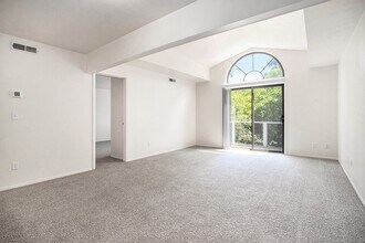 Building Photo - Pine Knoll Apartments