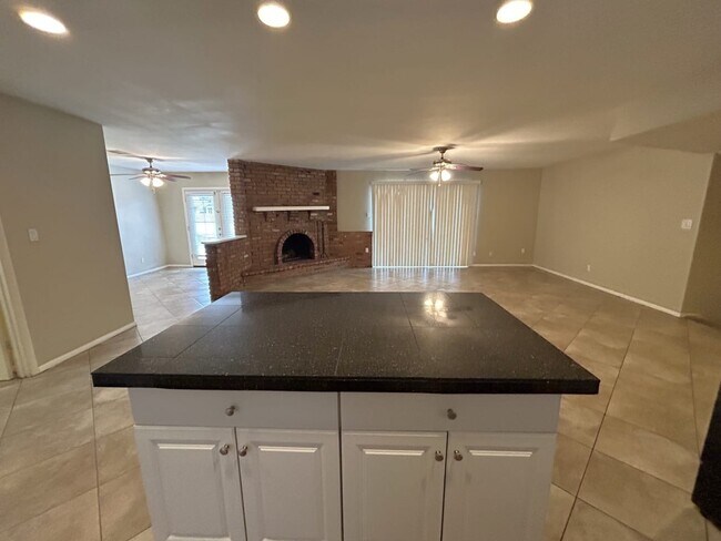 Building Photo - 5429 N 67th Dr