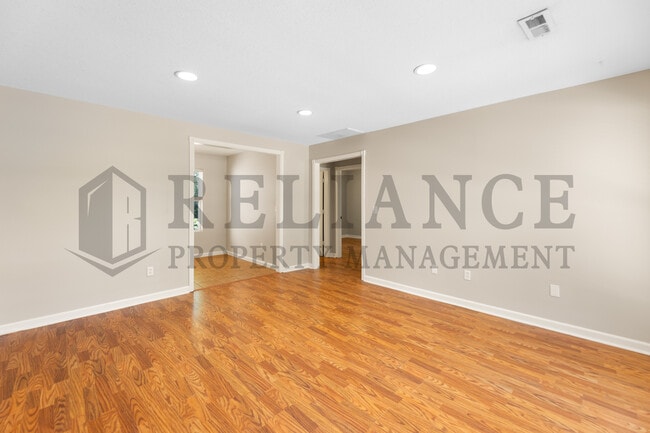 Foto del edificio - 1806 N Hood St