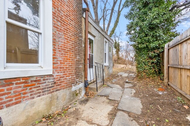 Building Photo - 5843 Magnolia St