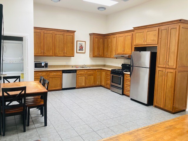 Foto del edificio - 1354 W 24th St