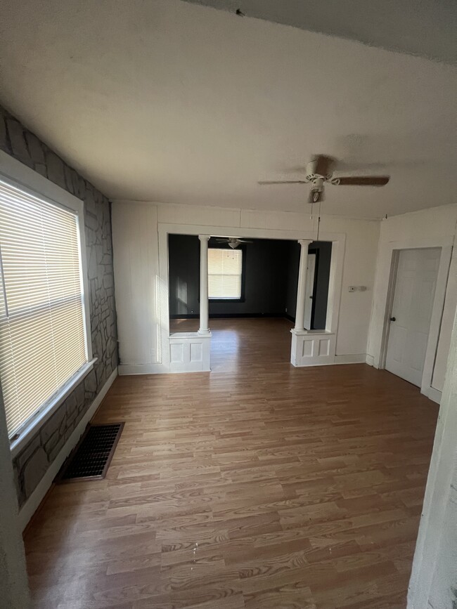 Dinning room - 140 Berlin Ave