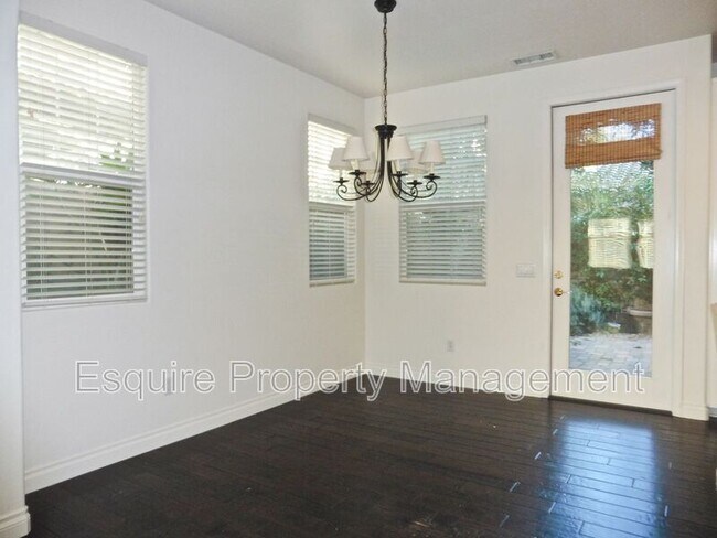 Foto del edificio - 382 Village Commons Blvd