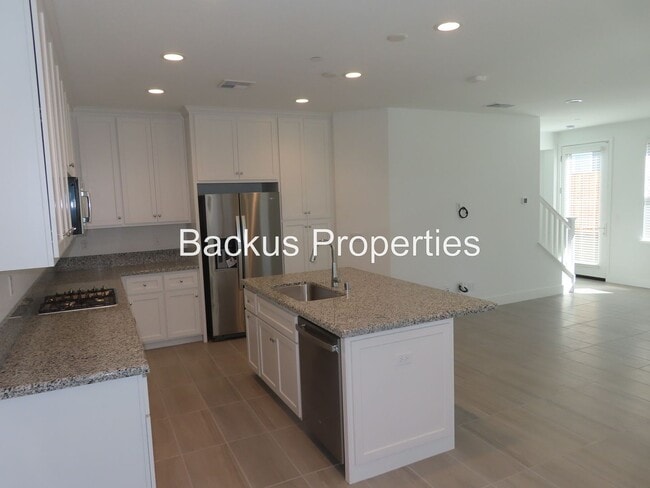 Building Photo - Newer home in Dunes Community