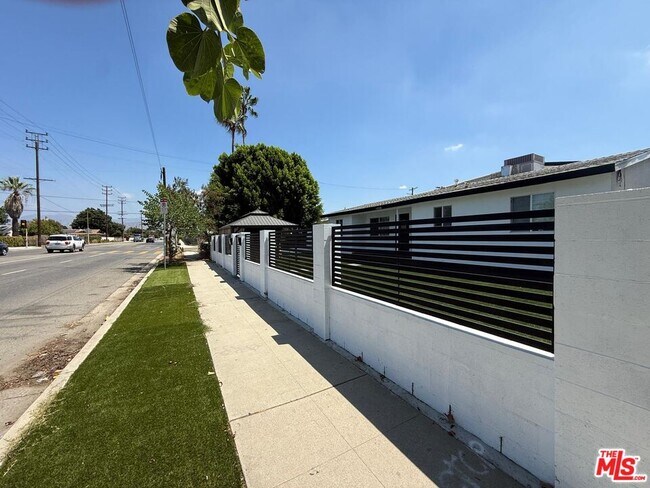 Building Photo - 12308 Sheldon St