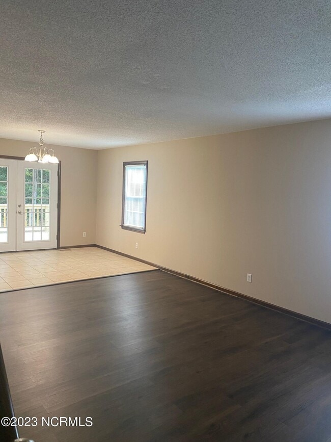 Building Photo - 1509 N Respess St