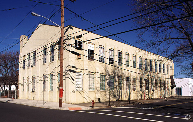 Building Photo - 1 John St