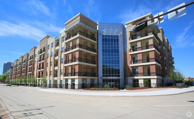 Building Photo - Eastshore on Lake Carolyn