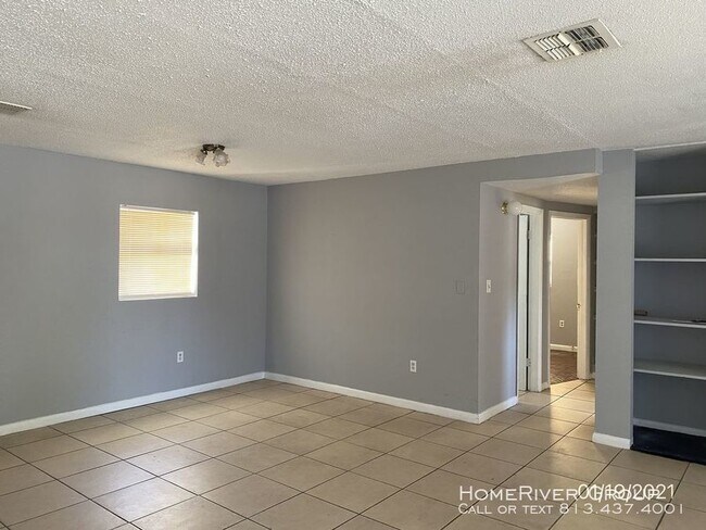 Building Photo - Newly Reduced  Move in special