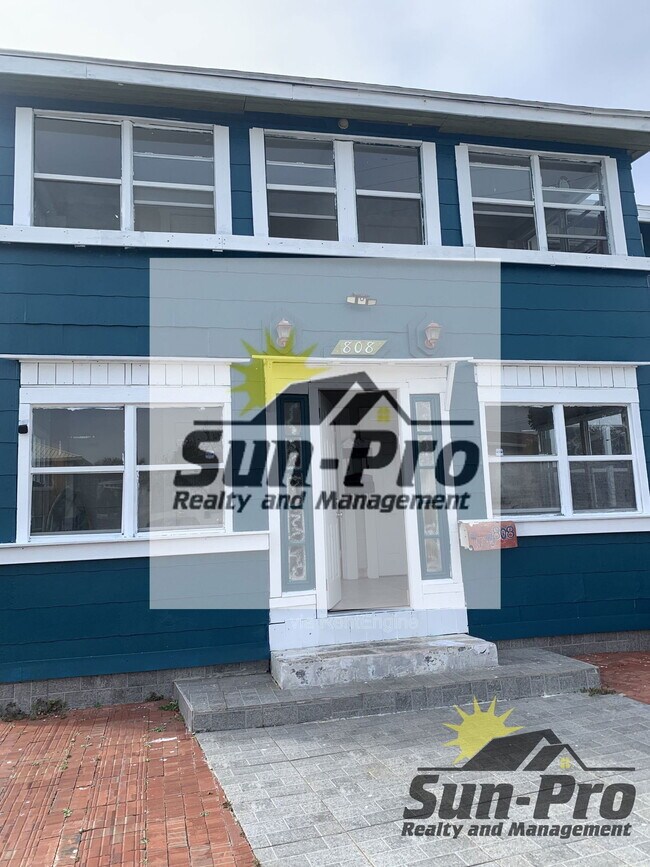 Building Photo - 808 S Grandview Ave