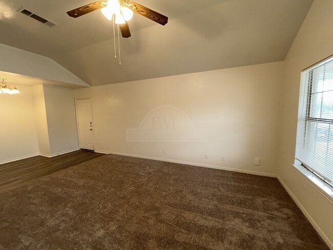 Building Photo - 2204 Wright Way