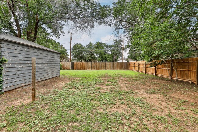 Foto del edificio - 2120 28th St