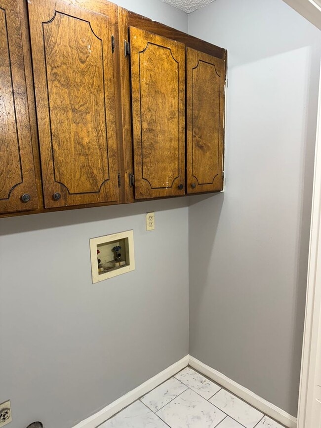 Building Photo - 331 E Gilmore St