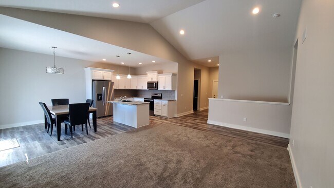 Foto del edificio - 8801 S 37th St