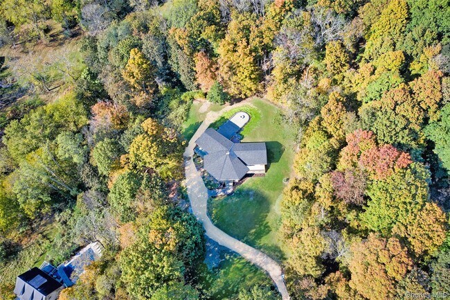 Foto del edificio - 568 Oak Summit Rd