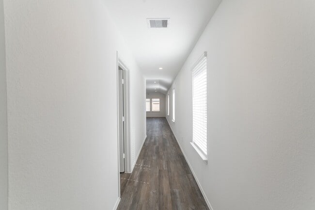 Building Photo - 24314 Pebble Cres Ln