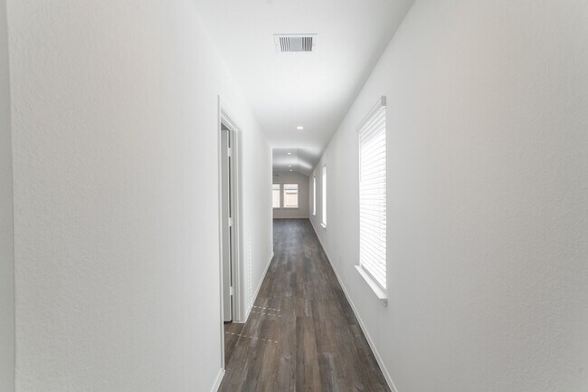 Foto del edificio - 24314 Pebble Cres Ln
