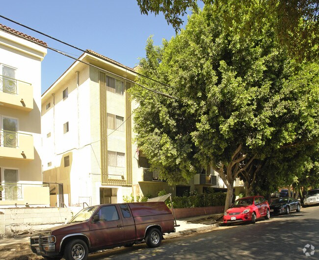 Foto del edificio - 1411 N Fuller Ave