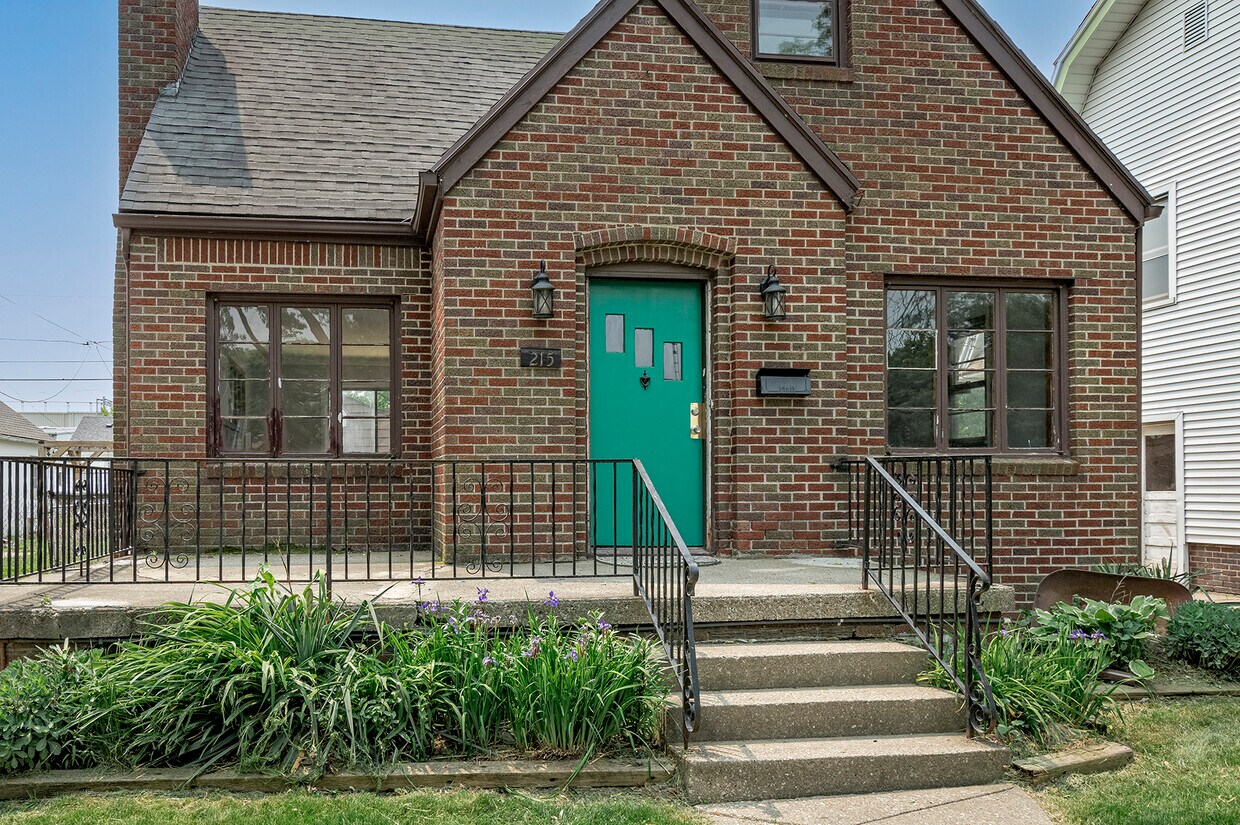 215 Sunset Blvd, Toledo, OH 43612 House Rental in Toledo, OH