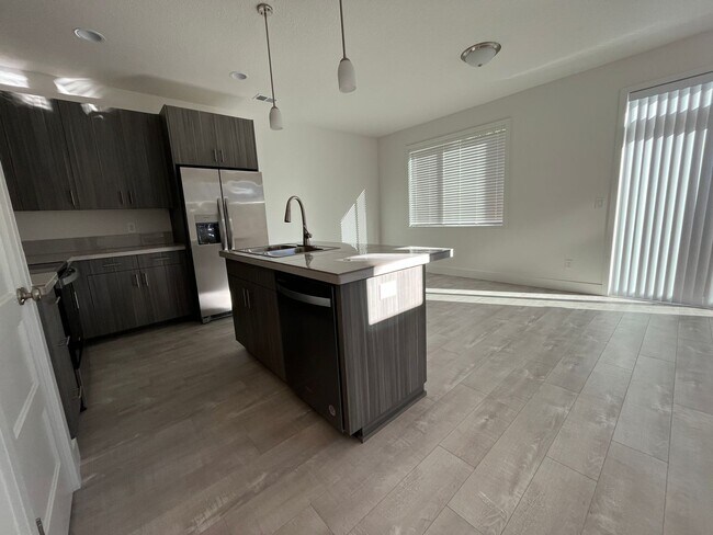 Foto del edificio - 1546 E 3rd St