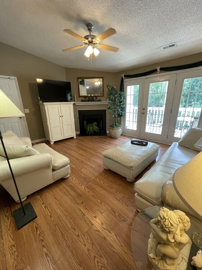 7141 W Friendly Ave Unit G, Greensboro, NC 27410 Condo for Rent in